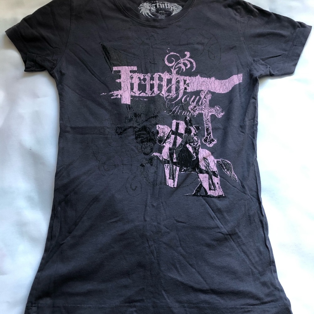 ⛔️3 / $15 women’s t shirt